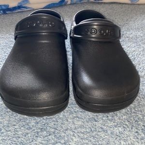 CROCS Men size 8, Women size 6 all Black..NWOT